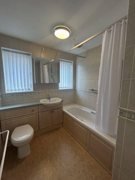 Grange Park Avenue, Wilmslow, <br />
<b>Warning</b>:  Undefined array key 60 in <b>/data04/hatton/public_html/wp-content/uploads/wpallimport/functions.php</b> on line <b>378</b><br /> - Image 22